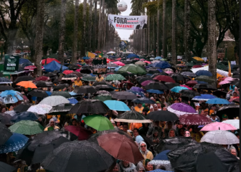 Manifestantes em BH pedem prisão de Lula e criticam Moraes