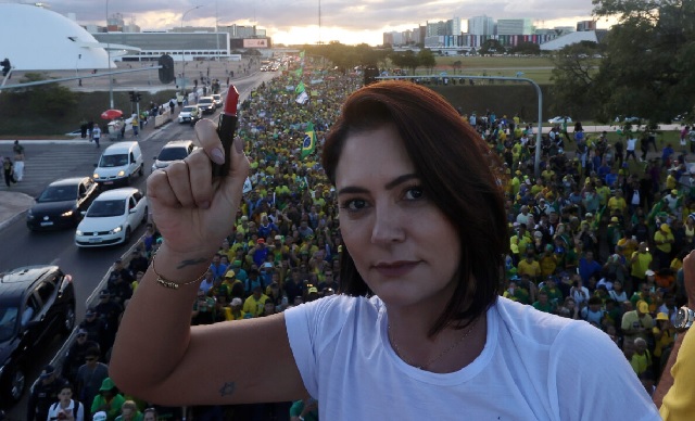 Michelle Bolsonaro permanece em Brasília e não vai a ato na Paulista