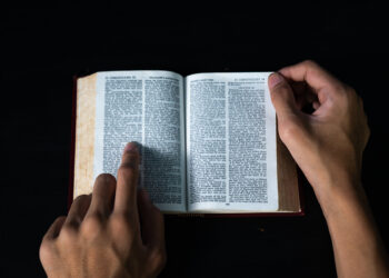 Mulheres com engajamento bíblico estão mais satisfeitas na igreja