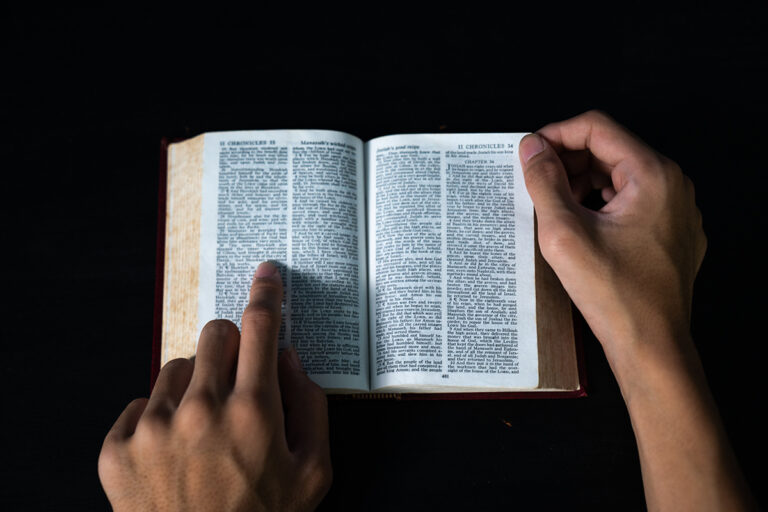 Mulheres com engajamento bíblico estão mais satisfeitas na igreja