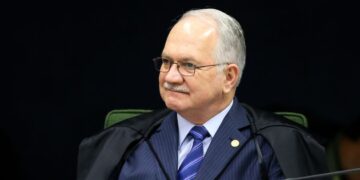 Fachin dá 72 h para Mendonça responder sobre afastamentos na PF