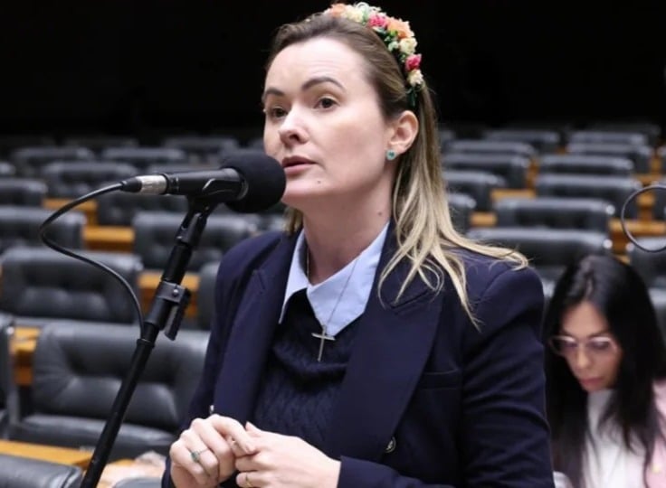 Júlia Zanatta contesta política de gênero da UFSC na Justiça