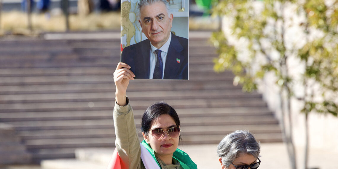 Reza Pahlavi apresenta plano para um Irã livre