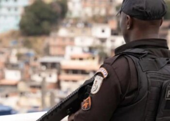 Operação da PMRJ apreende drogas e armas no Complexo da Maré