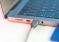 Bateria do notebook: deixar na tomada o dia todo faz mal?