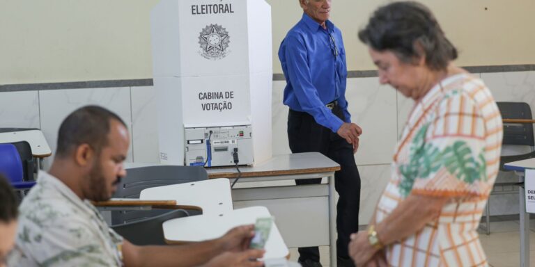 Sete cidades escolhem prefeitos junto com segundo turno presidencial