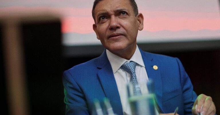 Eleição segue normal e sem sinal de interferência externa, diz Marques