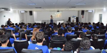 Projeto leva orientação sobre escolhas e futuro para mais de 1,4 mil estudantes de Cáceres