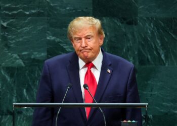Trump chama de ‘inimigo’ quem usar ‘IA’ em vez de ‘superinteligência’