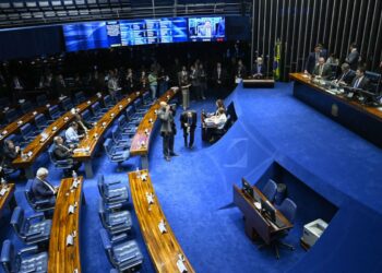 Fim da escala 6×1: Alcolumbre mantém calendário, mas votação é incerta