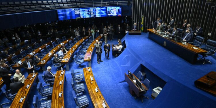 Fim da escala 6×1: Alcolumbre mantém calendário, mas votação é incerta