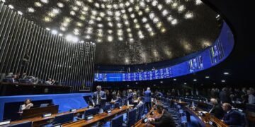 Plenário do Senado começa a debater fim da escala 6X1