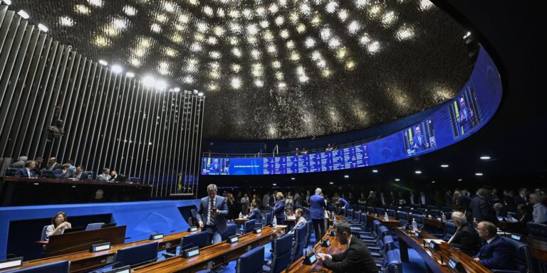 Debates sobre fim da escala 6×1 continuam no Senado