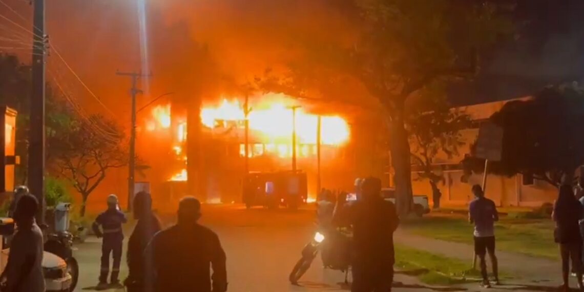 Incêndio destrói laboratórios de pesquisa da UFPE; não houve vítimas