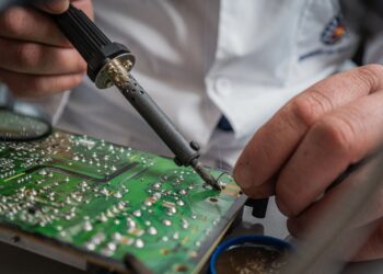Inteligência artificial muda planos de carreira dos jovens; veja profissões que ganham espaço