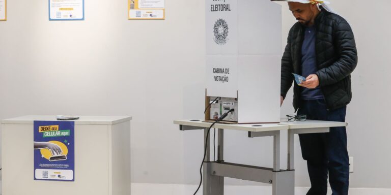 TSE incentiva uso de ‘colinha’ de papel para a votação deste domingo