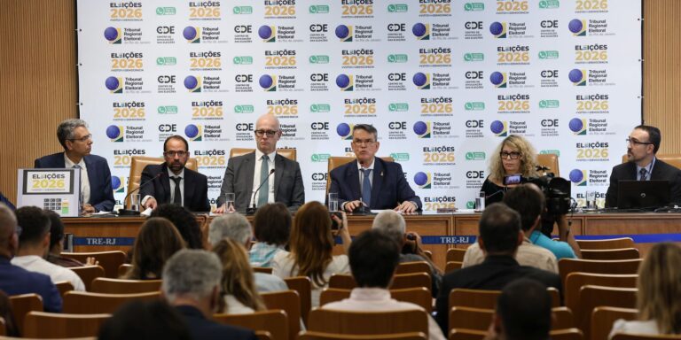 Retotalização de votos no RJ confirma Douglas Ruas como governador